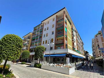 AMPIO QUADRILOCALE IN ZONA CENTRALE