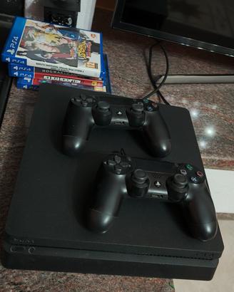 Ps4 slim 500gb + 2 joystick +30 giochi