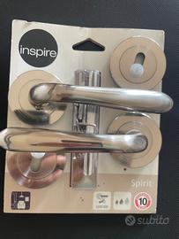Maniglie satinate per porte