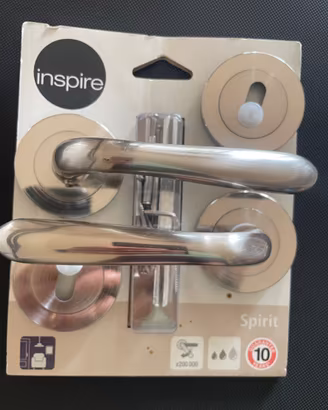 Maniglie satinate per porte