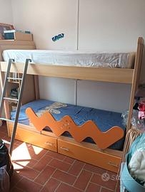 Letto a castello con cassettiera