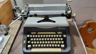 Macchina da scrivere vintage Everest 