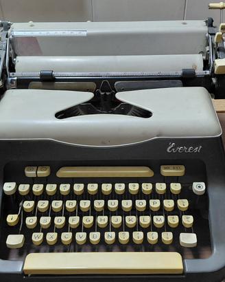 Macchina da scrivere vintage Everest 