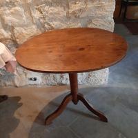 Tavolo di antiquariato