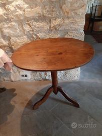 Tavolo di antiquariato