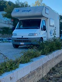 Camper mansardato
