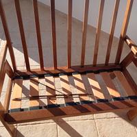 divanetto due posti con cuscini 