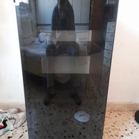 Mobile con rotelle facilmente da spostare. 