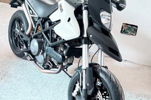 Ducati Hypermotard 796