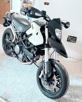 Ducati Hypermotard 796