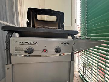 Barbecue a gas Campingaz con pietra lavica.