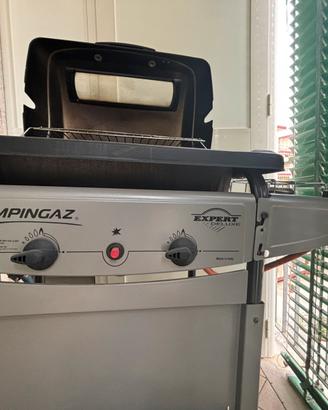 Barbecue a gas Campingaz con pietra lavica.