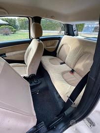 lancia ypsilon in perfette condizioni poco trattab