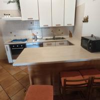 cucina usata con penisola