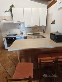 cucina usata con penisola