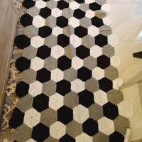 tappeto nuovo  di lana fatto a mano a uncinetto 