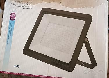 2 Fari 250 Watt ciascuno 