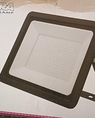 2 Fari 250 Watt ciascuno 