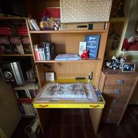 Scrivania con piani rialzati