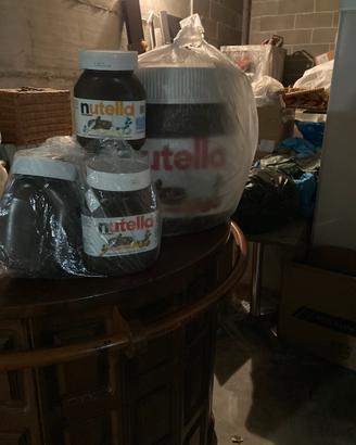 , lampada insetti, tavolo in acciaio, nutella