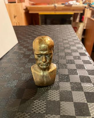 testa in ottone di mussolini
