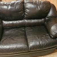  divani in pelle nera  due + tre posti