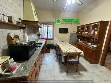 CASA SEMINDIPENDENTE A SUMMONTE