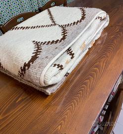 Coperta in lana di pecora fatta  con telaio a mano