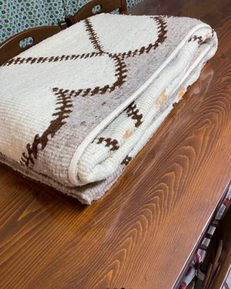 Coperta in lana di pecora fatta  con telaio a mano