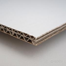 Scatole nuove bianche per imballaggio doppia onda