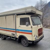 Om lupetto 25, camion negozio con tenda