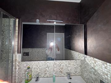 Specchiera contentiva bagno