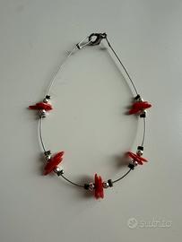 Braccialetto con pietrine rosse