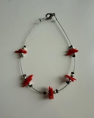 Braccialetto con pietrine rosse