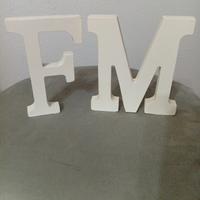 lettere in legno bianco