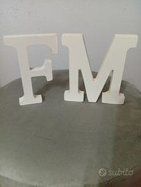 lettere in legno bianco