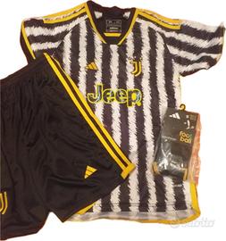 Completo Juventus bambino 10 anni Adidas - Sports In vendita a Milano