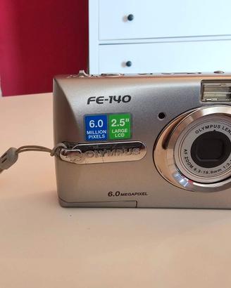 Olympus FE-140 - Fotocamera digitale vintage