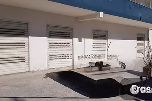 Locale su 2 livelli di 800 mq a San Marcellino