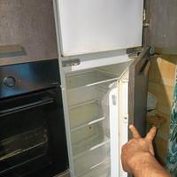 frigorifero LG con schermo sterno e un altro a inc