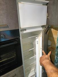 frigorifero LG con schermo sterno e un altro a inc