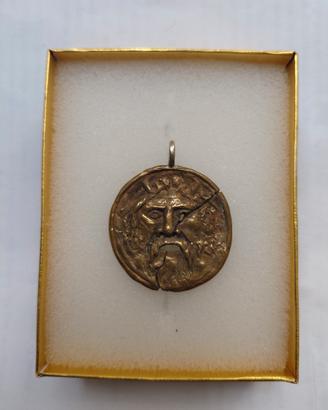Ciondolo Bocca della Veritá. 