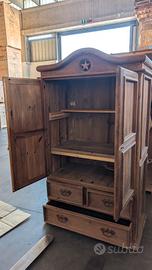 Mobile in legno massiccio 