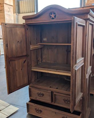 Mobile in legno massiccio 