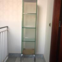 Colonna moderna in vetro