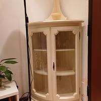 vetrinetta in noce, dipinto avorio