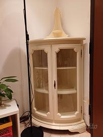 vetrinetta in noce, dipinto avorio