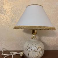 Piccola lampada da comodino