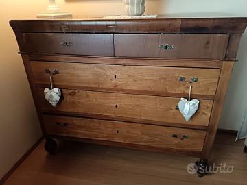 Comò antico in legno massello