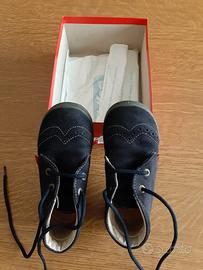 SCARPE BIMBO MARCA KICKERS mis 26